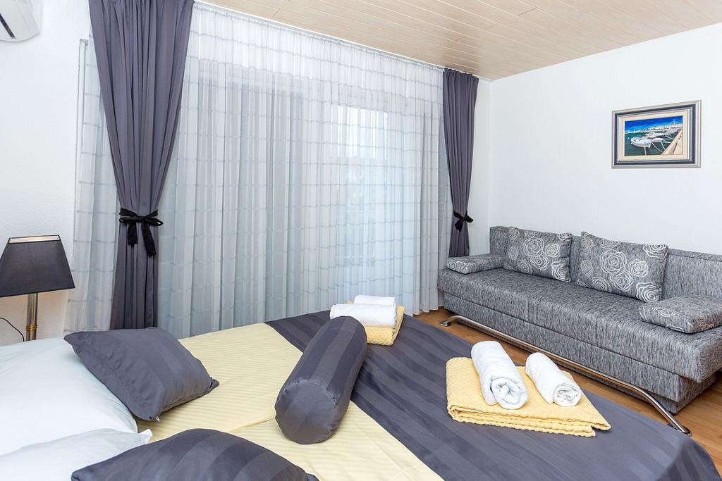 Lanterna Rooms Turanj Exterior photo
