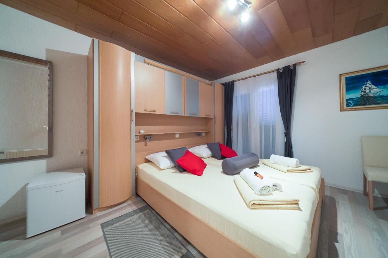 Lanterna Rooms Turanj Exterior photo