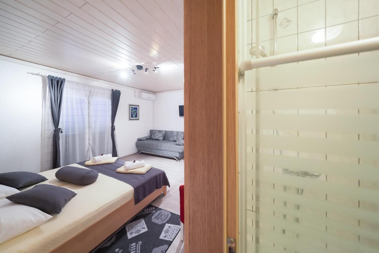 Lanterna Rooms Turanj Exterior photo