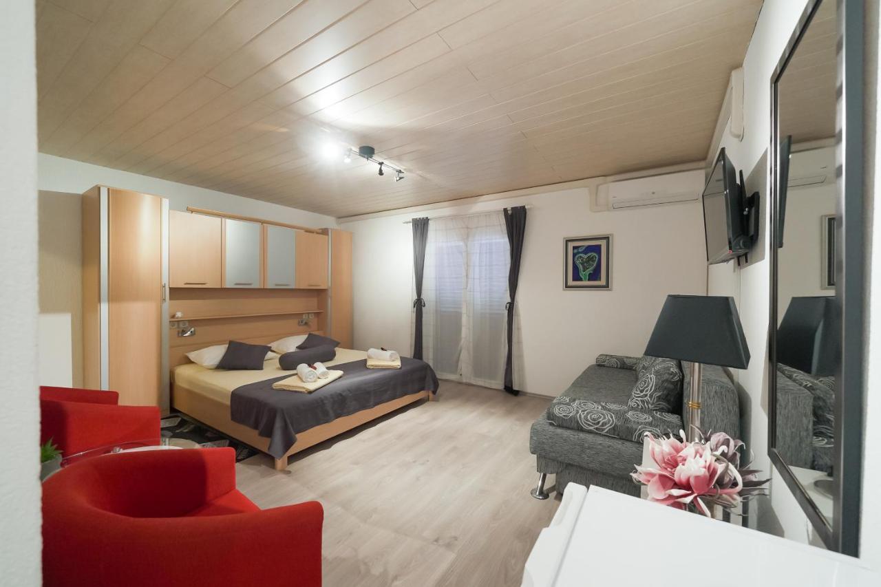 Lanterna Rooms Turanj Exterior photo