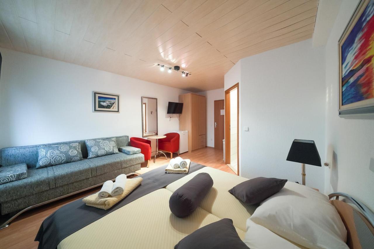Lanterna Rooms Turanj Exterior photo